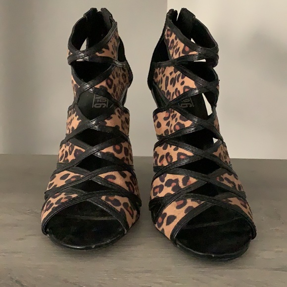 Leopard Heels - Picture 2 of 5